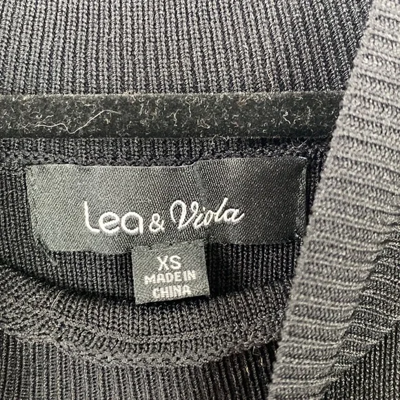 Black fitted dress with organza oversized sleeves - Picture 5 of 5